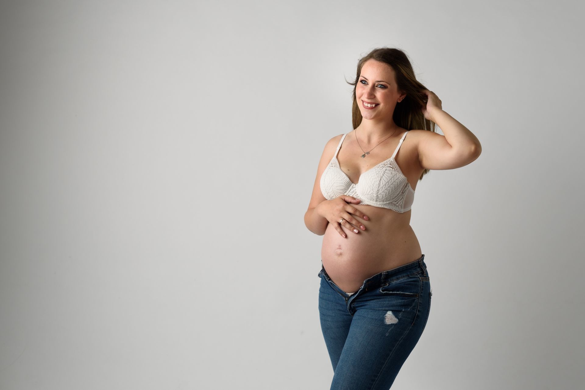 Foto Encanto de amar, o momento de sentir, tocar antes do encontro olhos nos olhos - Imagem 28